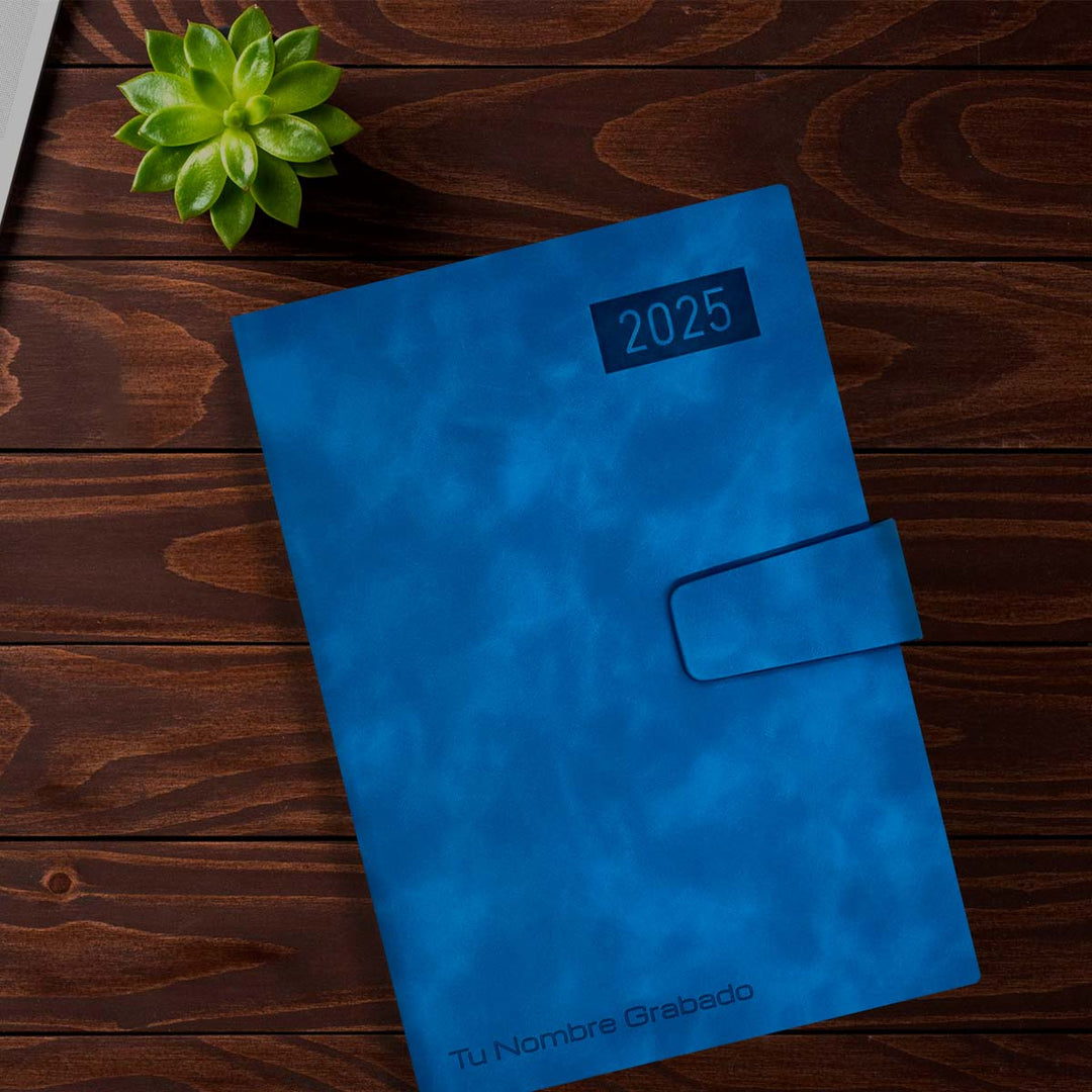 Acabado Mate de Agenda Ejecutiva 2025 A5 Compacta Azul + Grabado Personalizado.