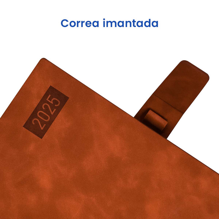 Correa imantada en la portada de Agenda Ejecutiva 2025 A5 Compacta Marrón + Grabado Personalizado.