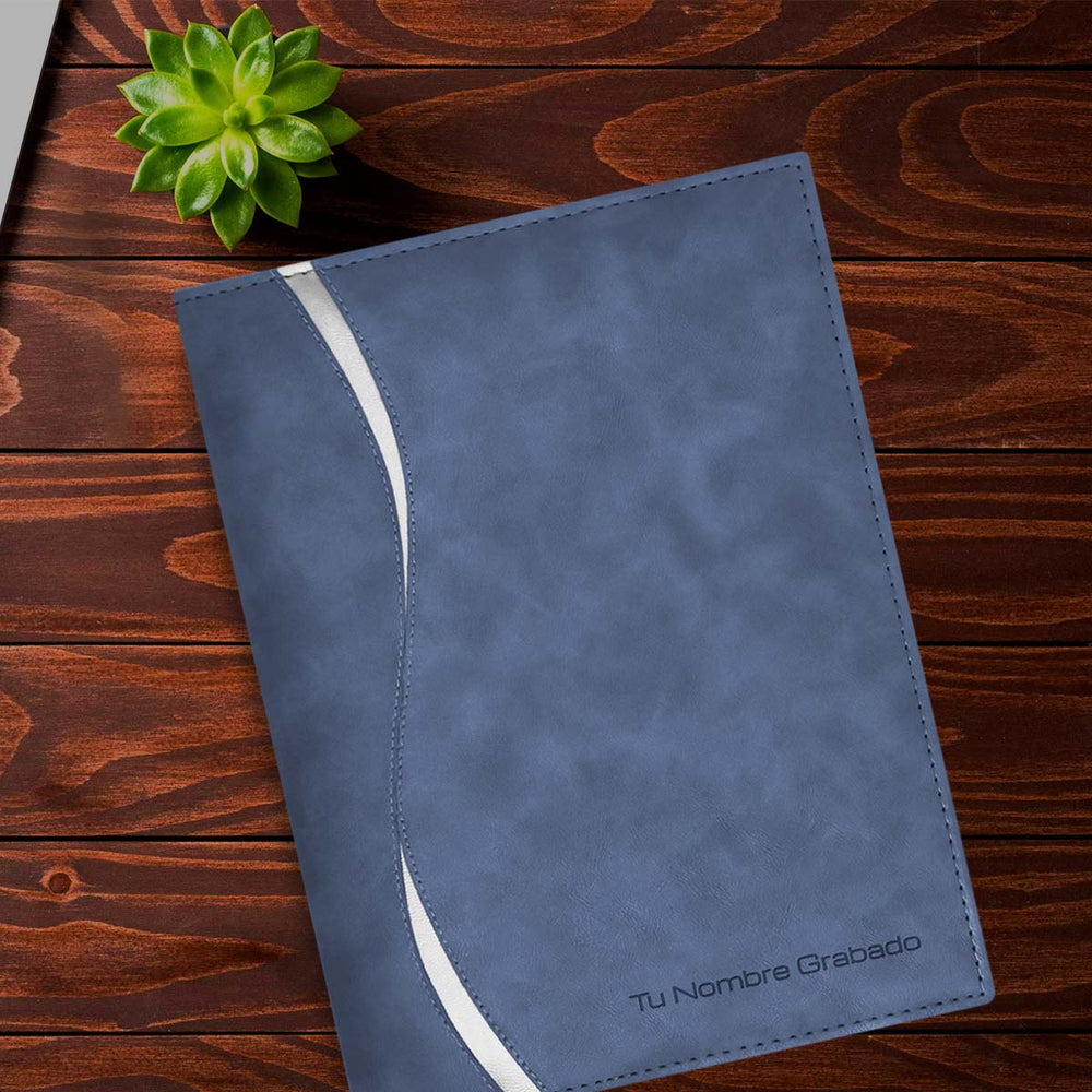 Acabado Cuero de Agenda Ejecutiva 2026 Azul Acero Onda + Grabado Personalizado.