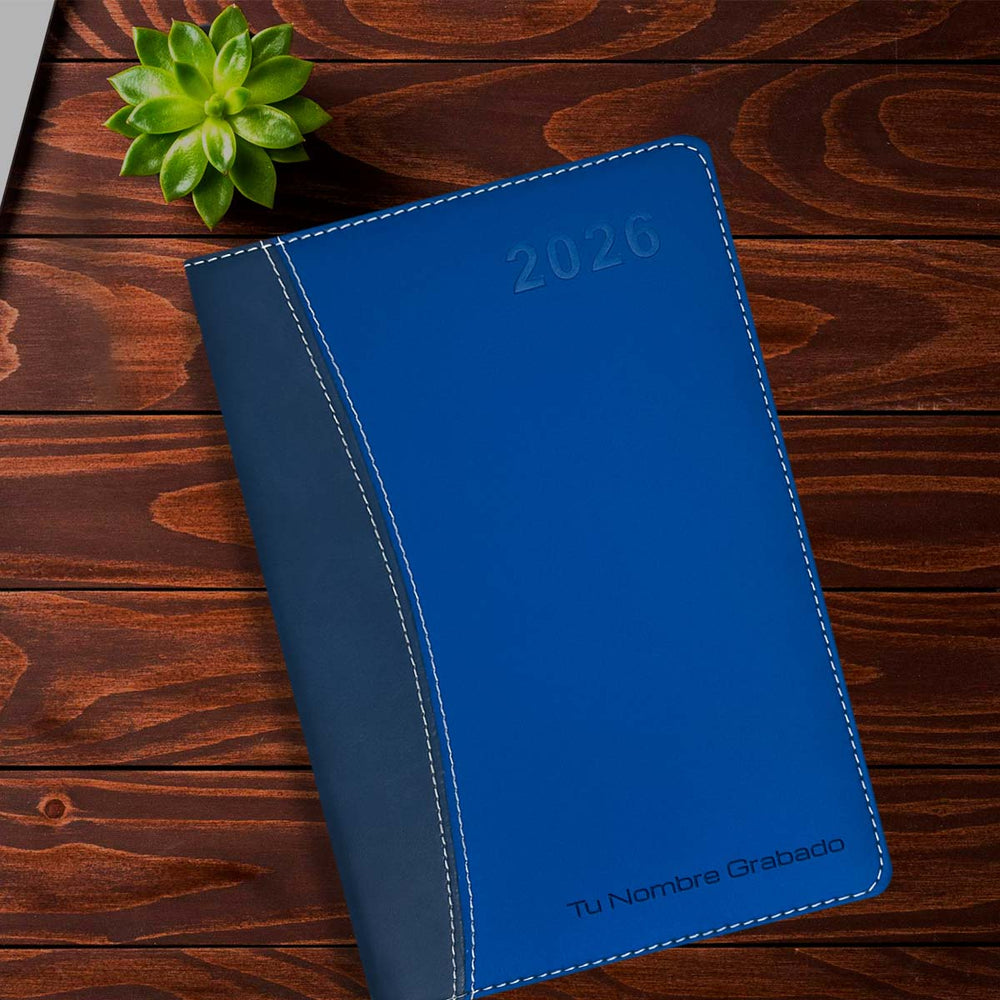 Acabado de 2 texturas de Agenda Ejecutiva 2026 Azul Clásica (A5) + Grabado Personalizado.