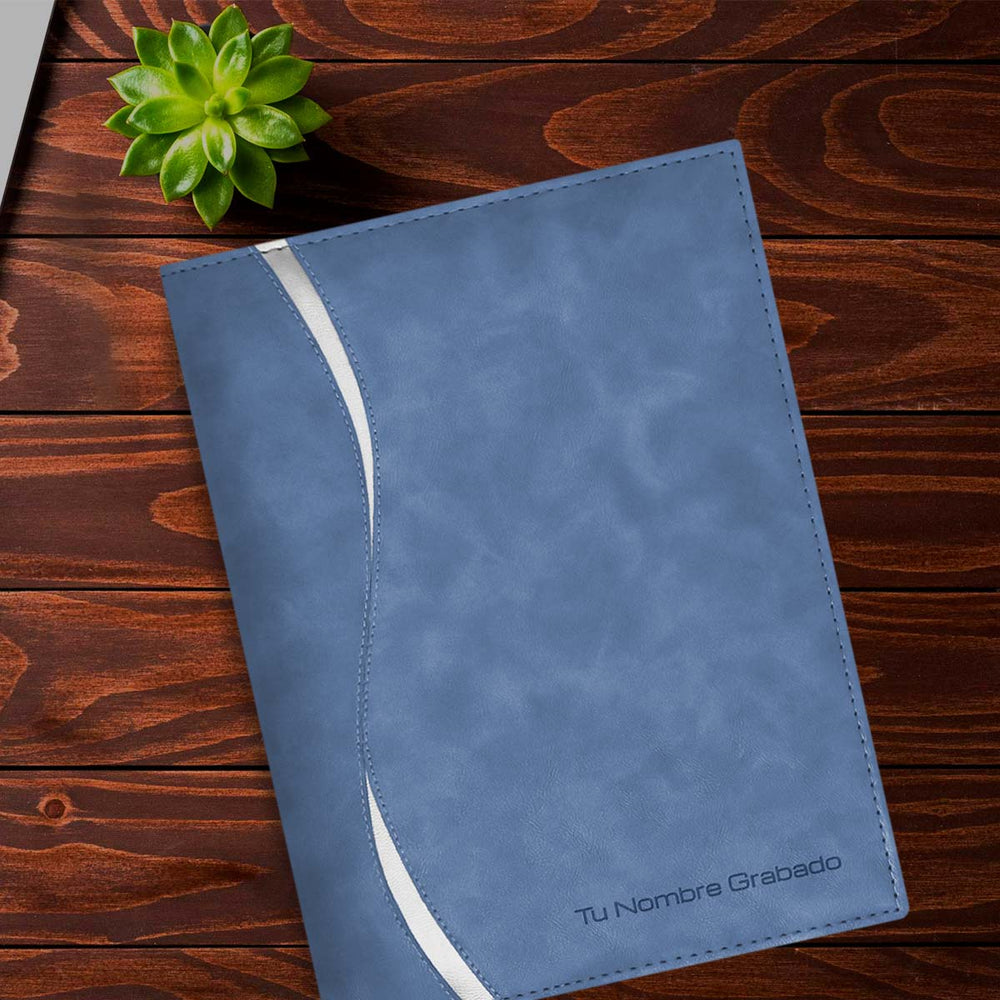 Acabado Cuero de Agenda Ejecutiva 2026 Azul Grafito Onda + Grabado Personalizado.