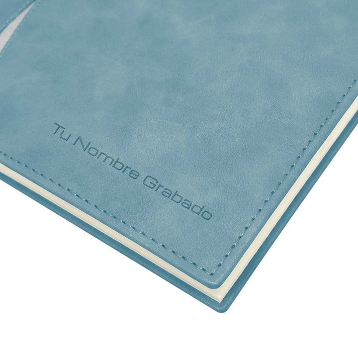 Grabado en portada de Agenda Ejecutiva 2026 Celeste Onda + Grabado Personalizado.