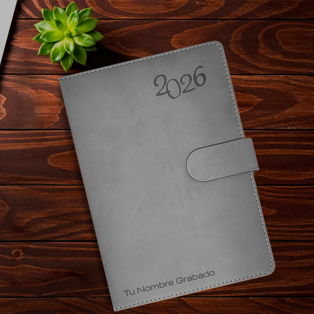 Acabado Mate de Agenda Ejecutiva 2026 Gris Mate (A5) + Grabado Personalizado.