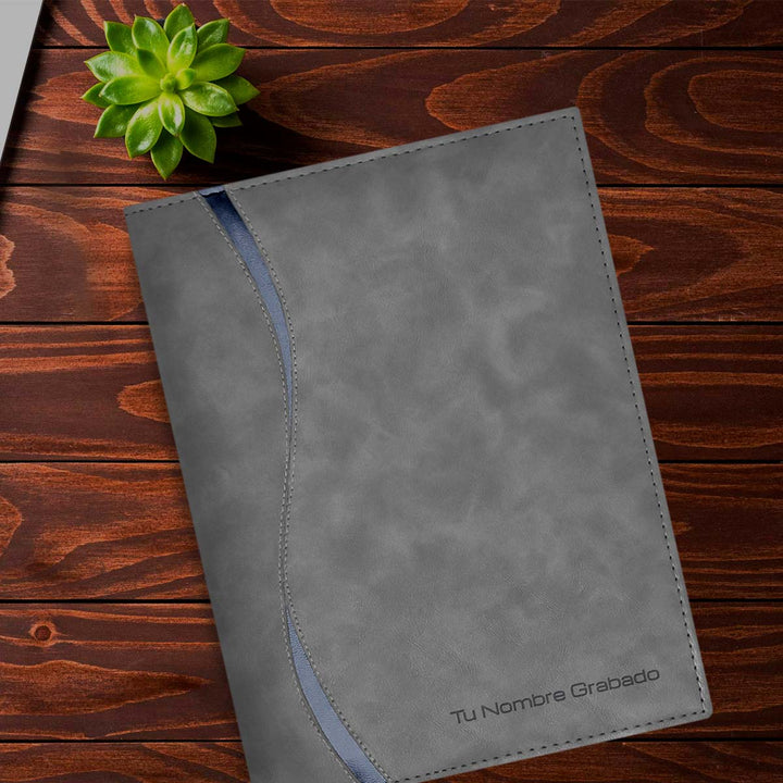 Acabado Cuero de Agenda Ejecutiva 2026 Gris Onda + Grabado Personalizado.