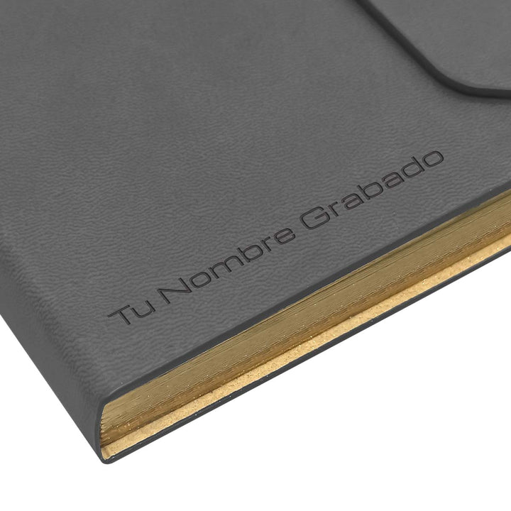Grabado en la portada de Agenda Ejecutiva 2026 Gris Solapa (A5) + Grabado Personalizado.