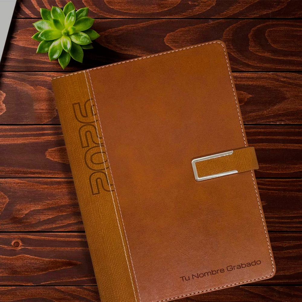 Acabado Jaspeado de Agenda Ejecutiva 2026 Marrón Jaspeada + Grabado Personalizado.