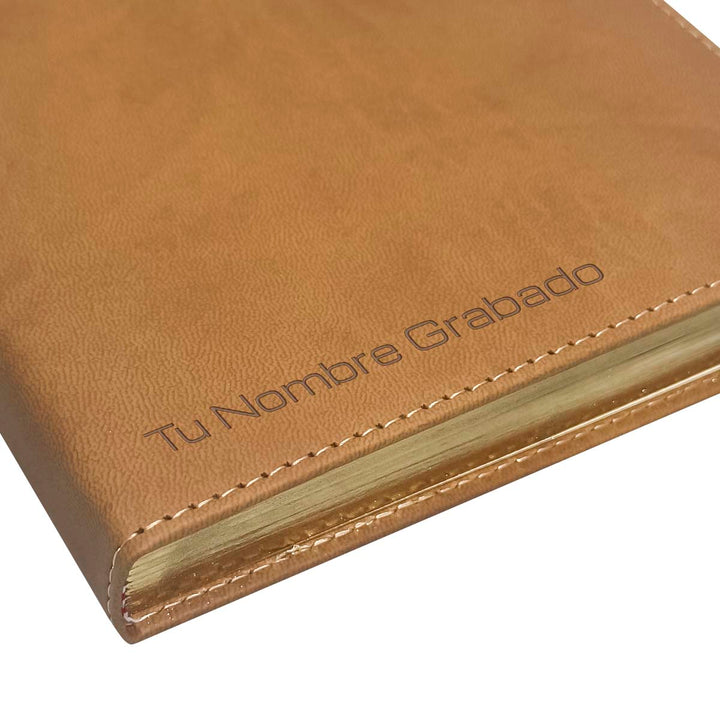 Grabado en la portada de Agenda Ejecutiva 2026 Marrón Mate (A5) + Grabado Personalizado.