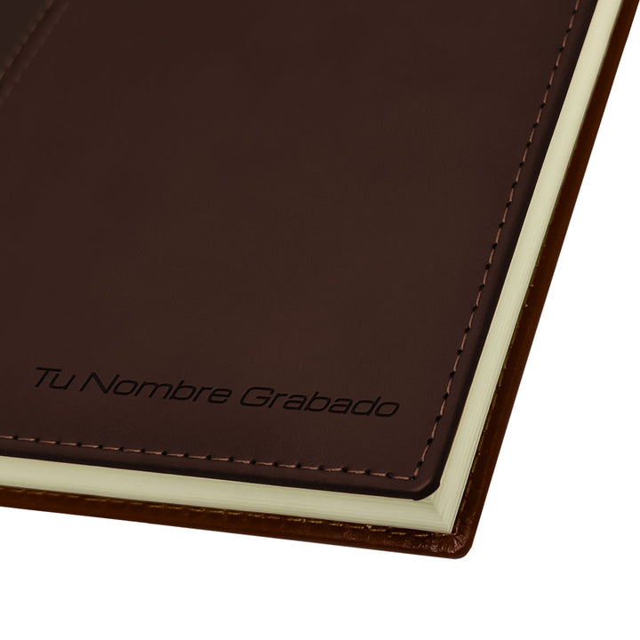 Grabado en la portada de Agenda Ejecutiva 2026 Marrón Oscuro Clásica + Grabado Personalizado