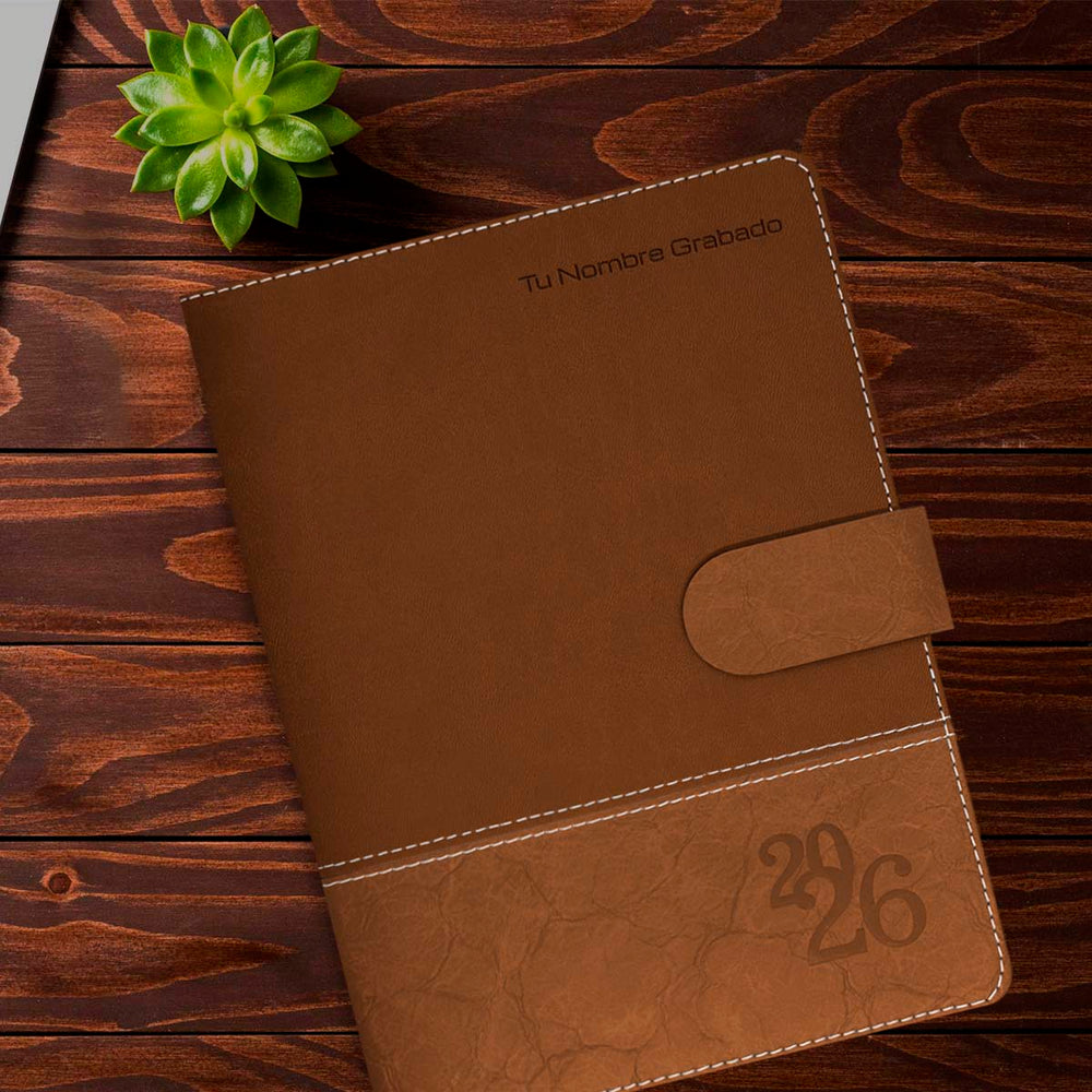 Acabado Rocoso de Agenda Ejecutiva 2026 Marrón Rocosa + Grabado Personalizado.