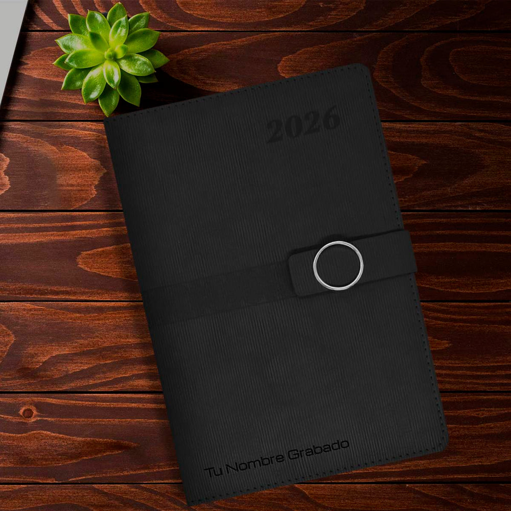Acabado de Agenda Ejecutiva 2026 Negra Anillo (A5) + Grabado Personalizado.