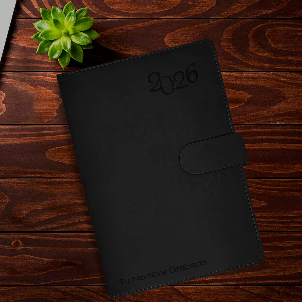Acabado Mate de Agenda Ejecutiva 2026 Negra Mate (A5) + Grabado Personalizado.