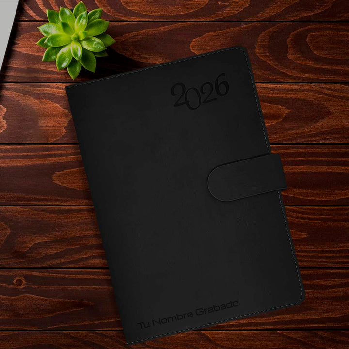 Acabado Mate de Agenda Ejecutiva 2026 Negra Mate (A5) + Grabado Personalizado.