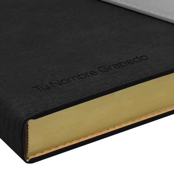 Grabado en la portada de Agenda Ejecutiva 2026 Negra Solapa + Grabado Personalizado.