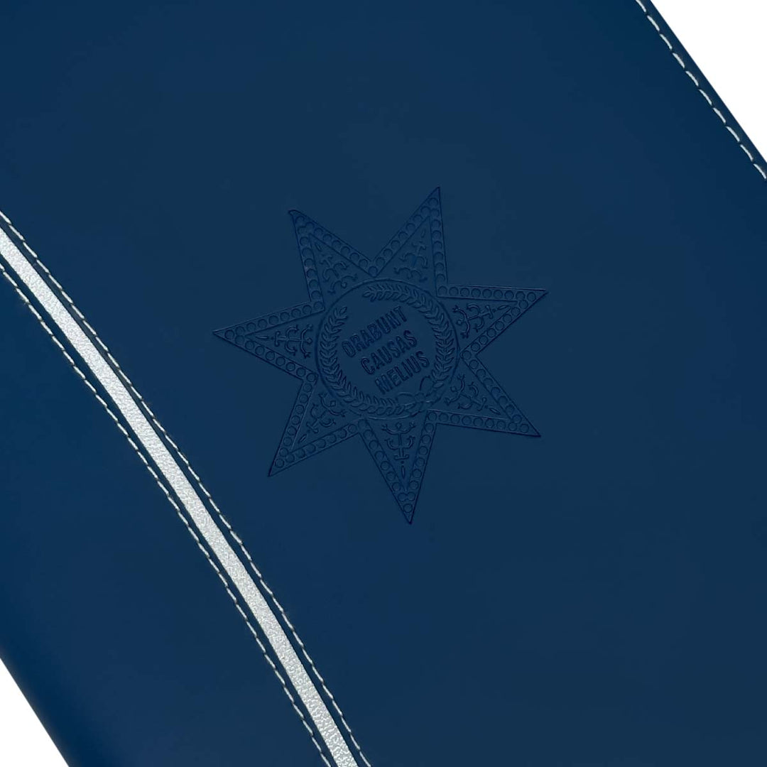 Logo grabado en la portada de Agenda para Abogado 2026 Azul.