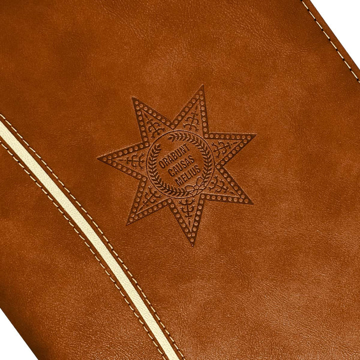 Logo grabado en la portada de Agenda para Abogado 2026 Marrón.