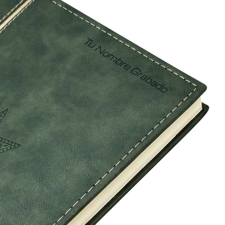 Tu nombre grabado en la portada de Agenda para Abogado 2026 Verde.