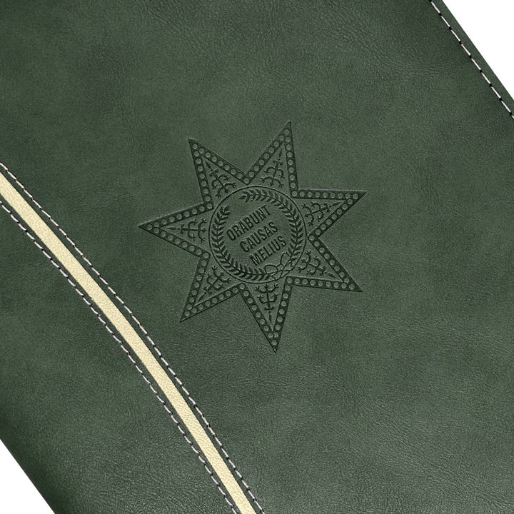 Logo grabado en la portada de Agenda para Abogado 2026 Verde.