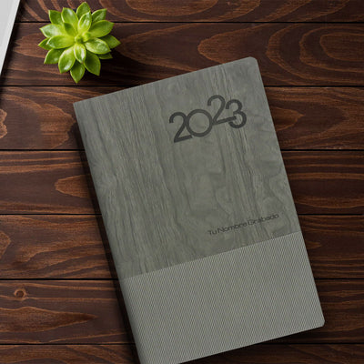 Agenda Nazca Gris 2023 + Grabado personalizado